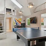 בית נופש Gorgeous Home In Tisvildeleje With Sauna טיסווילדליי